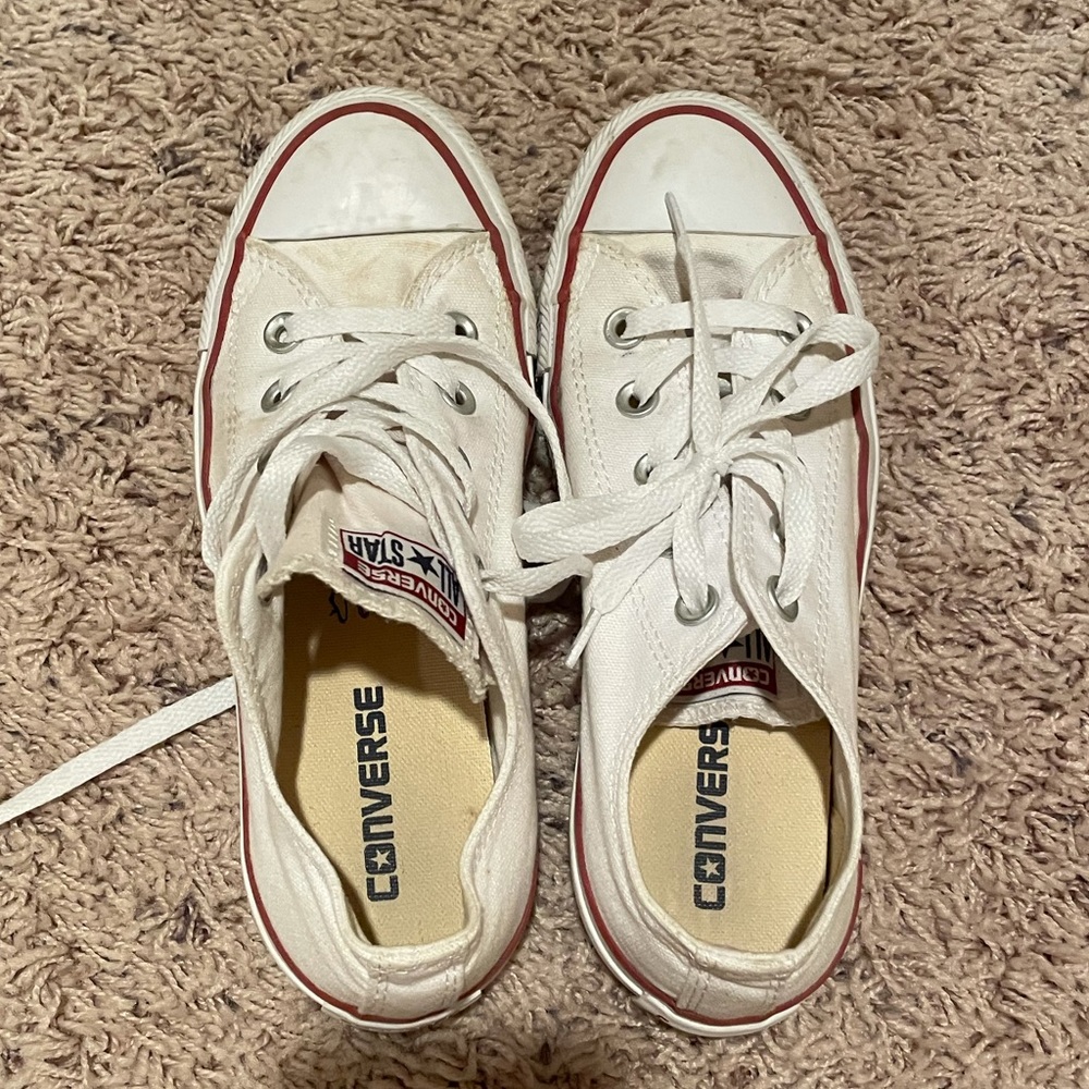 Women’s white converse size 6